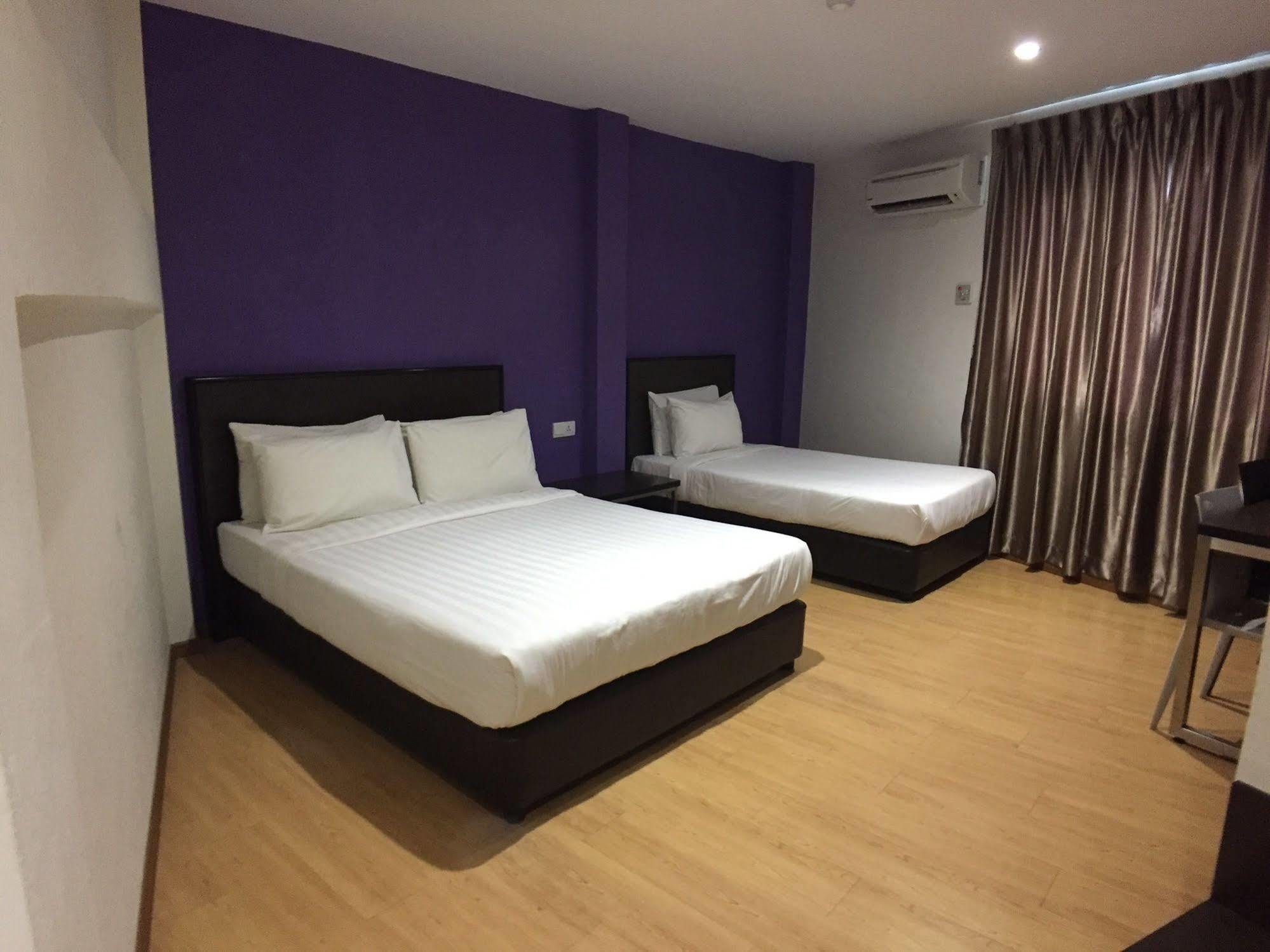 Padungan Hotel Kuching Eksteriør bilde