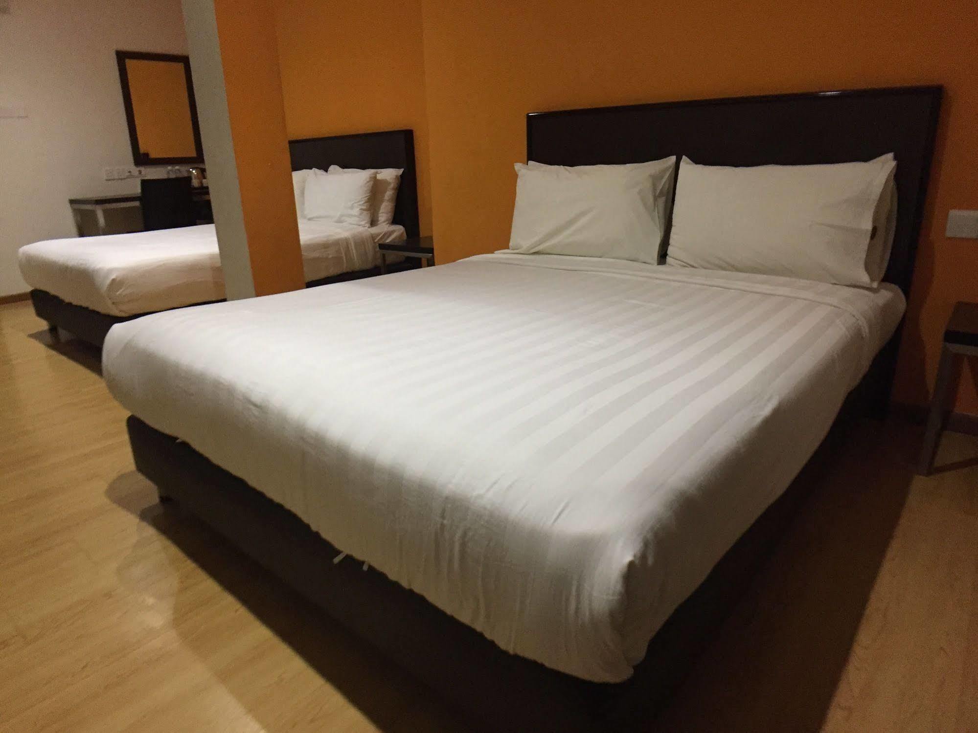 Padungan Hotel Kuching Eksteriør bilde