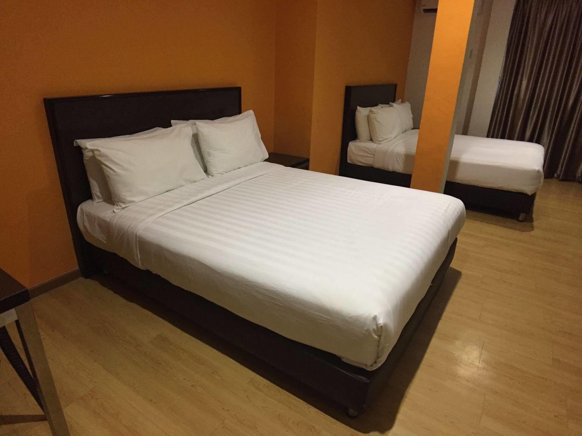 Padungan Hotel Kuching Eksteriør bilde