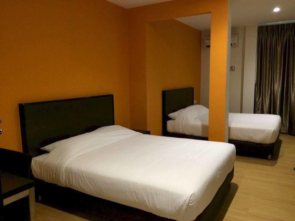 Padungan Hotel Kuching Eksteriør bilde